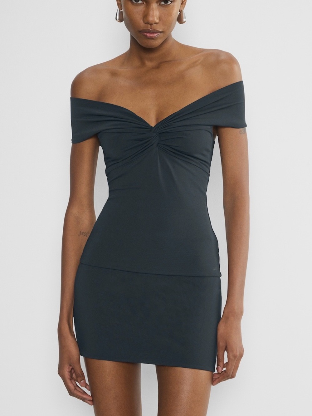 Aritzia Original Contour Twist Off-shoulder Top in Dark Night Navy